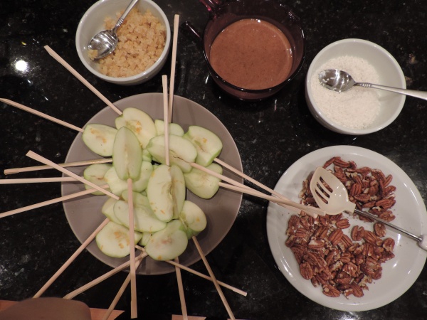 caramel_apples_with_toppings